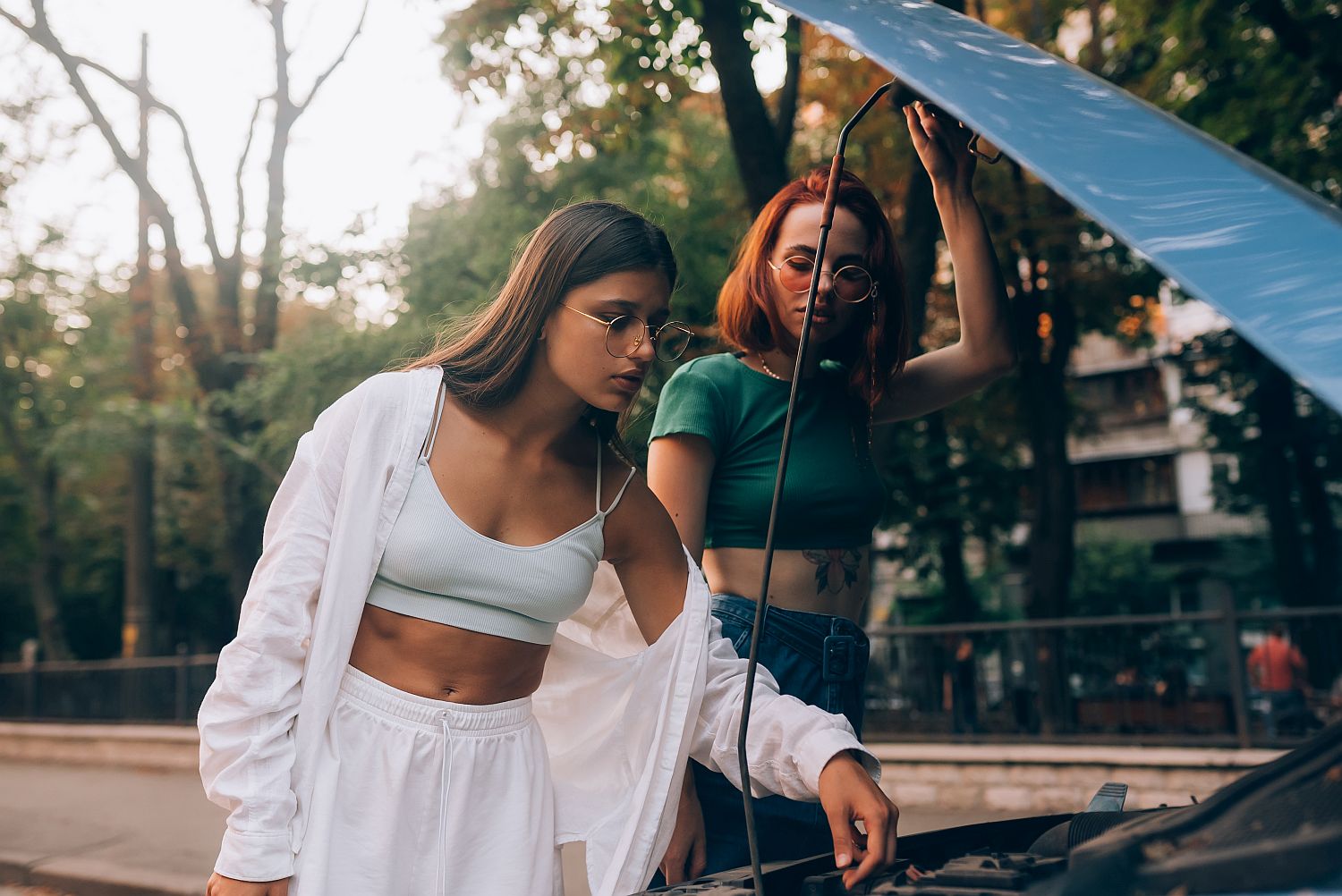 Czy warto mieć prywatną umowę z pomocą drogową, mieszkając w Tychach i jeżdżąc A4?